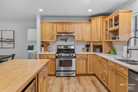 Fully stocked kitchen for all your cooking & baking needs!