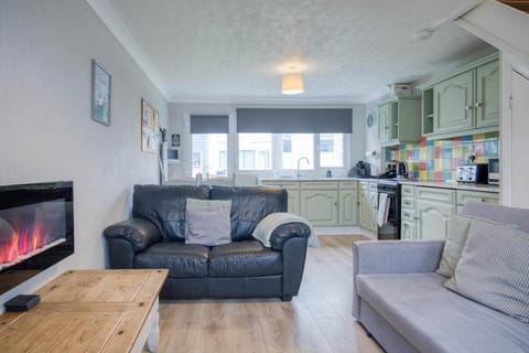 Swanbrook - 2 Bedroom Chalet- Freshwater East (24636)