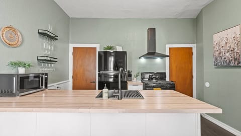 Cozy modern kitchen with full amenities.