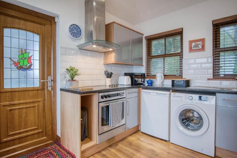 Marina House Annex - 1 Bedroom - Neyland (24694)