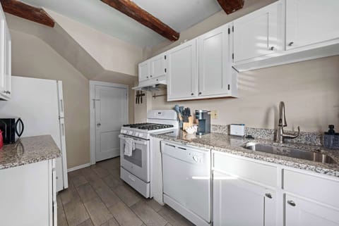 The airy kitchen offers ample space & every home comfort