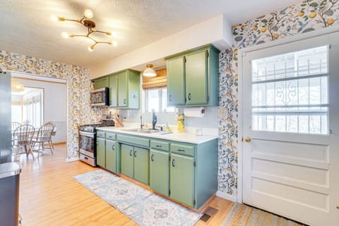 Kitchen | 1st Floor | Cooking Basics | Drip & Pod Coffee Makers | Toaster