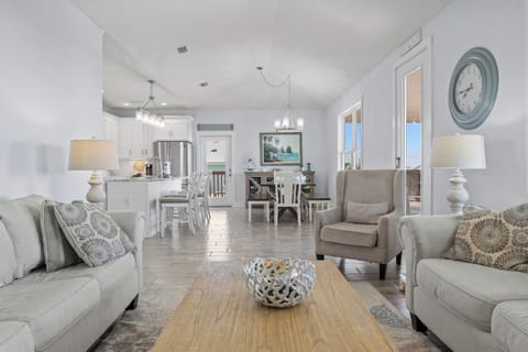  Cozy love seat & queen sofa bed—perfect for lounging and movie nights! 