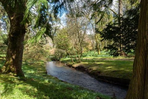 Coachman's Cottage - take time to explore the grounds of Kailzie Estate and Gardens nearby