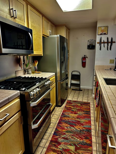 Full kitchen with great appliances