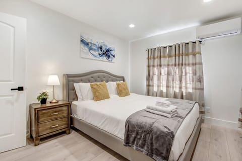 Your escape to relaxation starts with this ultra-comfy king bed!