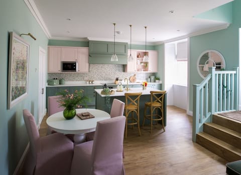 Stables Cottage - the open plan kitchen and dining area