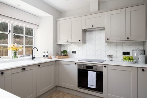 Honeysuckle Cottage - the well-equipped modern kitchen