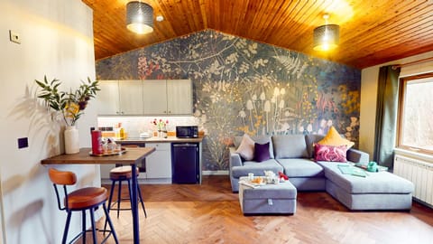 Couples retreat and living space at Telford Cottage