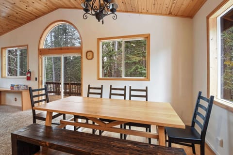 Dinging room table that sits up to 10