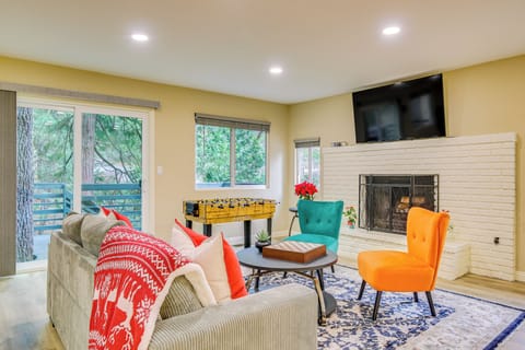 Twin Peaks Vacation Rental | 3BR | 3BA | Steps to Enter | 1,175 Sq Ft