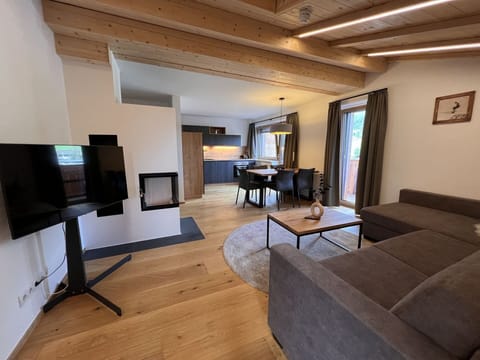 Property, Furniture, Building, Couch, Picture Frame, Wood, Interior Design, Hall, Television, Table