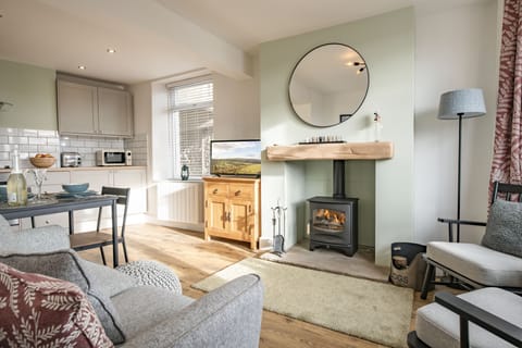 California Cottage, Middleton in Teesdale: Light floods the open plan living area