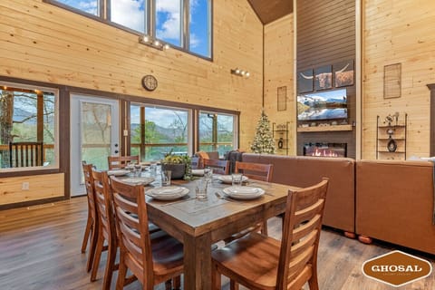 Cabin 2: Living room.