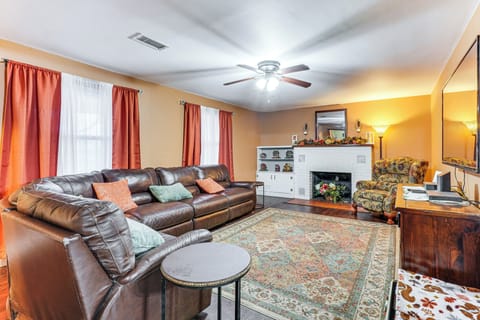 Berryville Vacation Rental | 4BR | 1.5BA | Steps Required | 2,400 Sq Ft