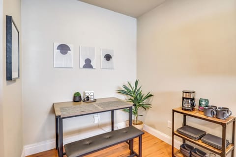 Dining Area | Dishware & Flatware | Single-Story Apartment