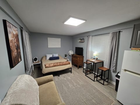BED / LIVING SPACE
