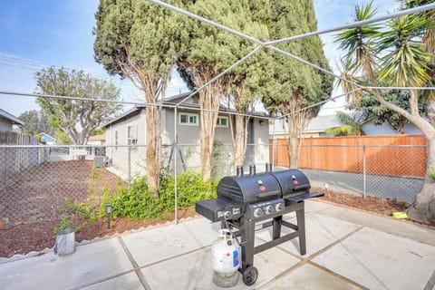Santa Ana Vacation Rental | 2BR | 1BA | 2 Steps Required | 900 Sq Ft