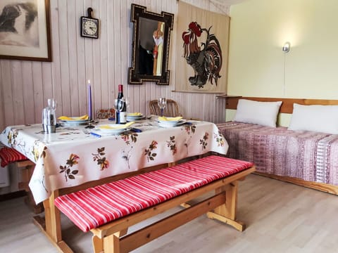 Residential Area, Apartment, Shade, Balcony, Resort, Outdoor Furniture, Villa, Resort Town, Hotel, Swimming Pool