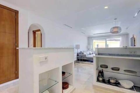 7c66fe64 1724 4d66 9d40 f031d0f9a83b