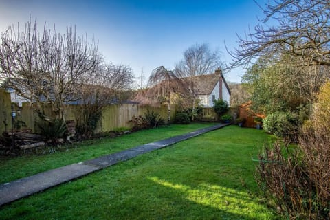 Little Glen - 3 Bedroom Holiday Home - Tenby (24911)