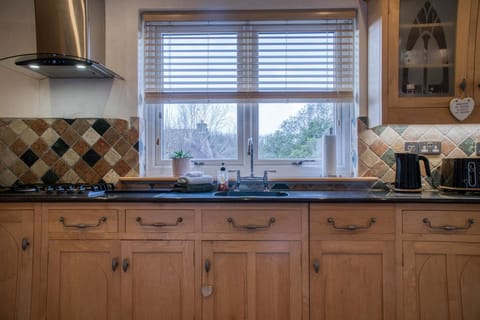 Little Glen - 3 Bedroom Holiday Home - Tenby (24884)