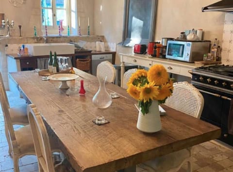 Large kitchen equipped with a gas stove and oven
American-style refrigerator/freezer
Dining table for 14 people
Dishwasher, utensils, and dishes