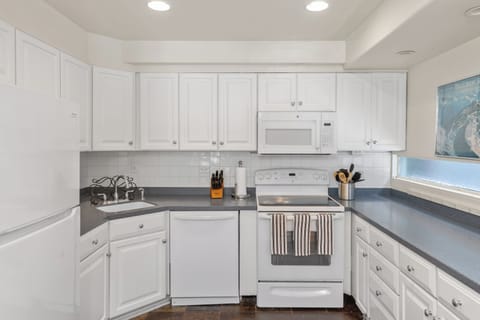 Kitchen - Telluride Lodge 337 - Vivid Vacation Rentals - Kitchen - Telluride Lodge 337 - Vivid Vacation Rentals