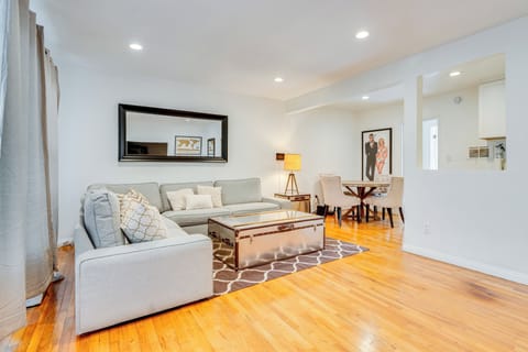 West Hollywood Vacation Rental | 1BR | 1BA | 1,000 Sq Ft | 1 Step Required