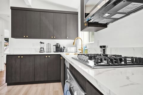 New chefs kitchen with everything you could possibly need for a wonderful vacation.
Open plan living with an abundance of natural light.