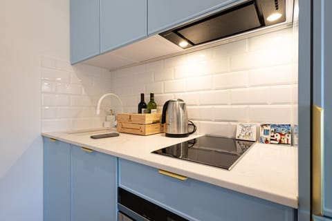 kitchen with fully equipped kitchenette.