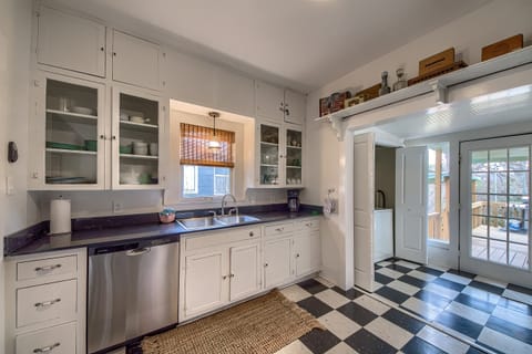 Fully equipped kitchen