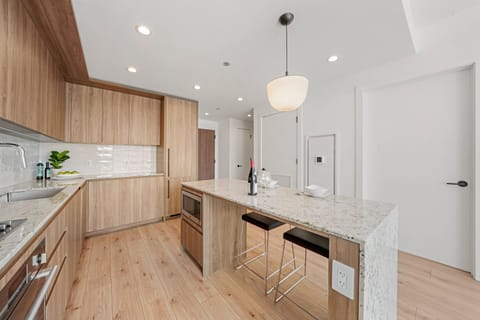 075-369WestGrandAvenue-Chicago-IL-60654-SMALL