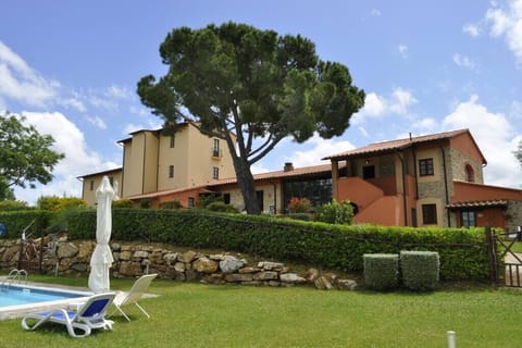 Santa Laura back garden