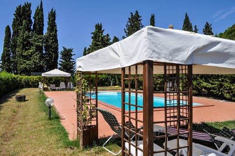 Cancelloni shared swimming pool