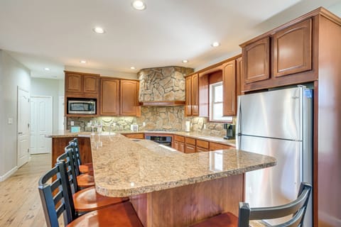 Main Kitchen | Dishwasher | 2nd Floor