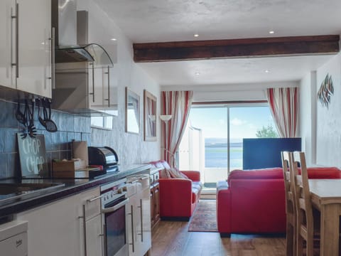 Kitchen | Seaview Retreat, Appledore