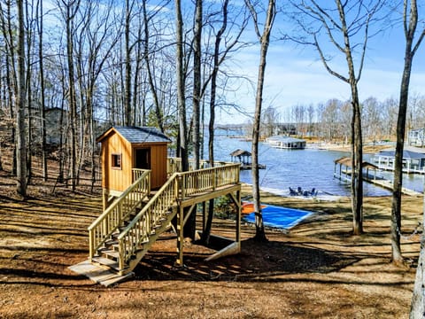 Treehouse Escape – A charming treetop hideaway for kids and adults alike.