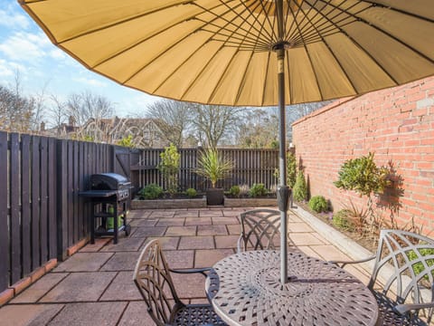 Sitting-out-area | Piersland Mews, Troon