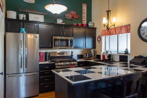 Fully appointed kitchen with gas stove