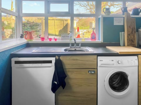 Kitchen | Goonearl Cottage, Redruth