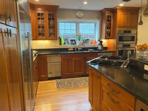 Gourmet kitchen with high end appliances, Viking, SubZero, Boush