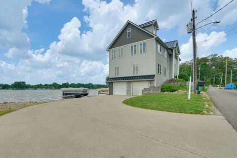 Hamilton Vacation Rental | 4BR | 3BA | Stairs Required | 5,408 Sq Ft