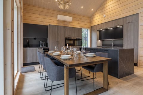 Dining room & kitchen