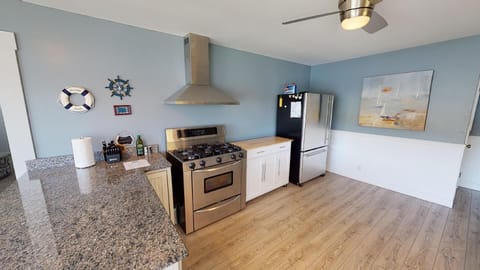 5-burner gas stove/oven, large refrigerator/freezer with ice maker.