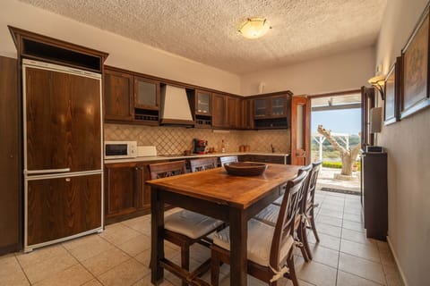 Dining Room, Kitchen