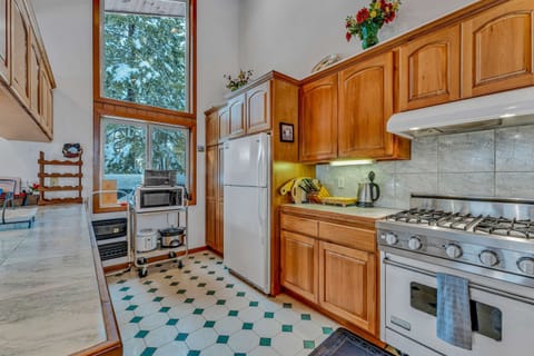 Kitchen: Crockpot, drip coffee maker, toaster oven, blender, dishwasher, cooking utensils, main floor