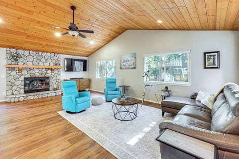 Lake Arrowhead Vacation Rental | 3BR | 2.5BA | 1 Step to Enter | 1,780 Sq Ft
