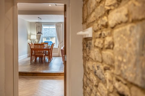 Piggy in the Middle Dining Area - StayCotswold