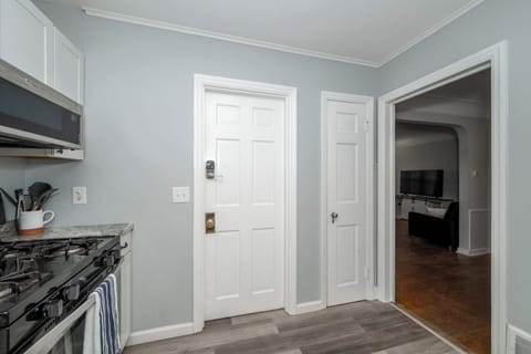 The sleek kitchen offers ample space & all the comforts of home